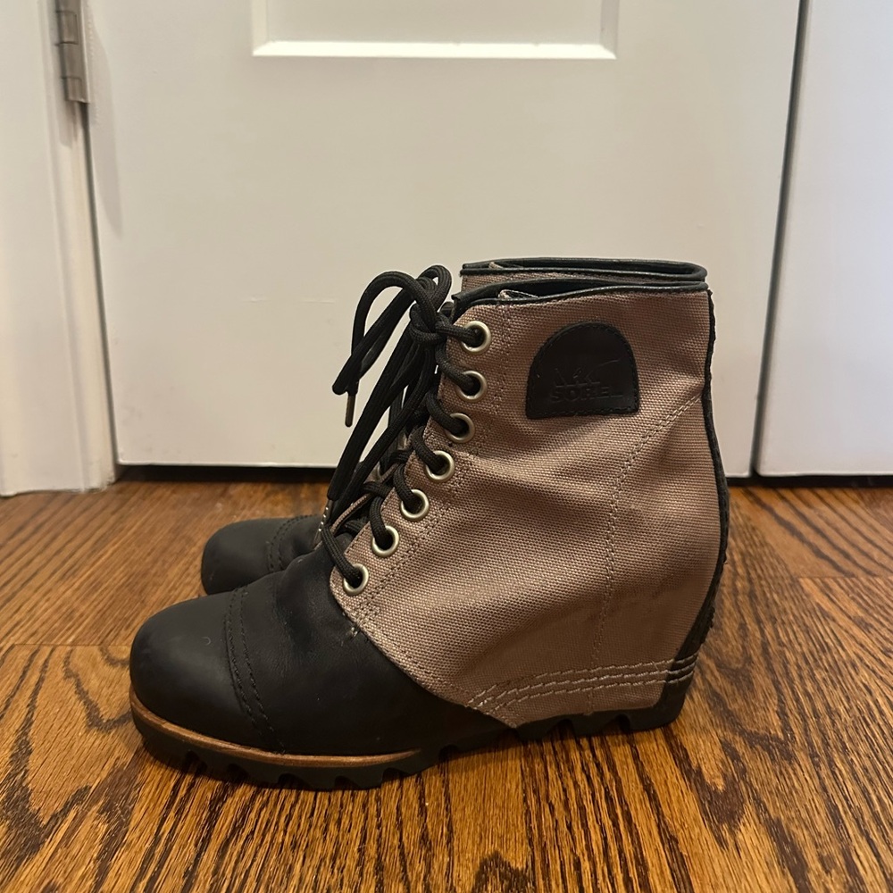 Sorel Joan of Arctic Wedge Lace-Up Bootie - Size 7.5